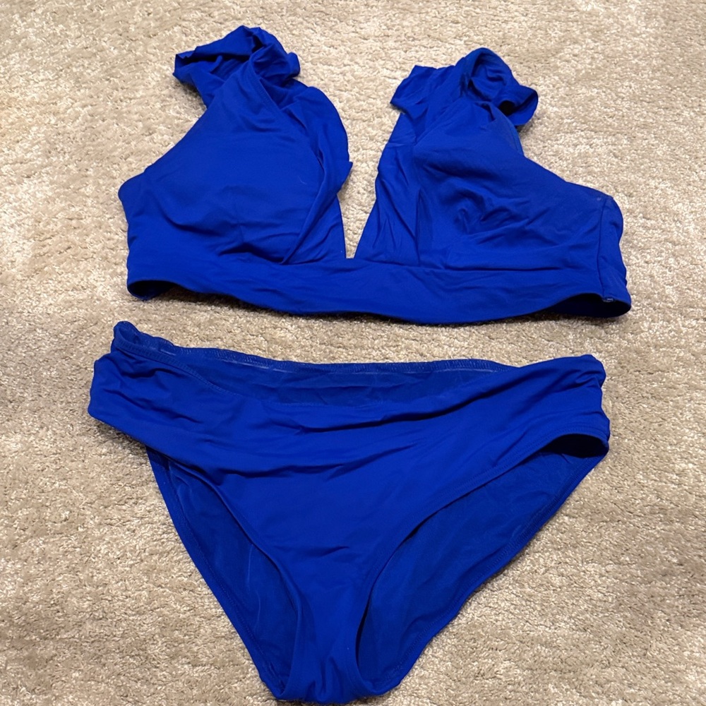 Sea level bikini size 10 bottom and 12 top